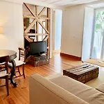 Quiet And Charming Home - With Yard, City Center